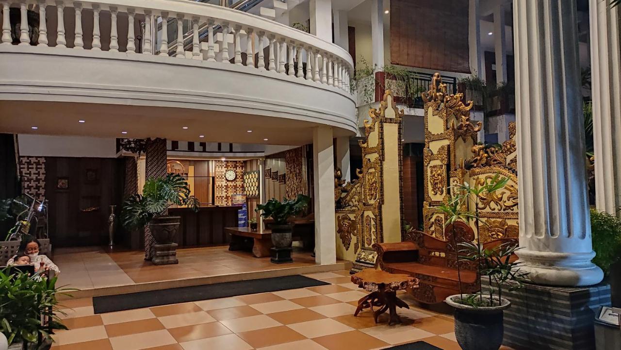 Mirabell Hotel & Convention Hall Malang Exteriör bild
